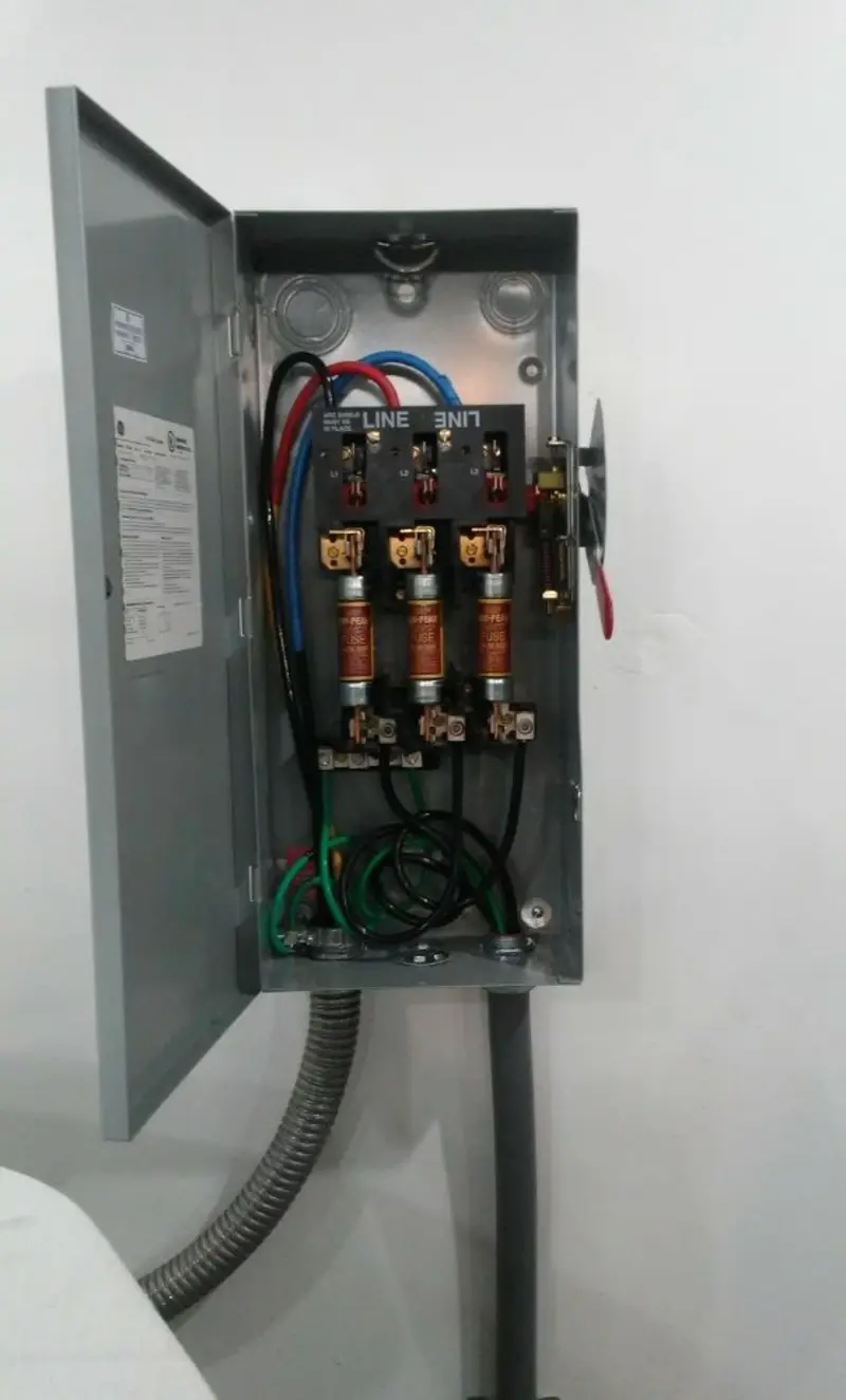 Three-phase disconnect switch installed for Smoke Detector Installation in Tilton